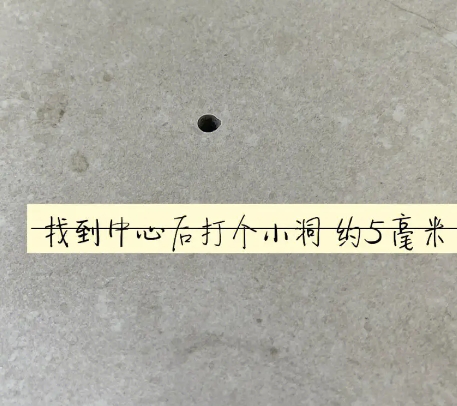右玉瓷砖空鼓维修公司专业解答在瓷砖铺贴过程中，如果砂料搅拌不均匀，将会带来以下问题
