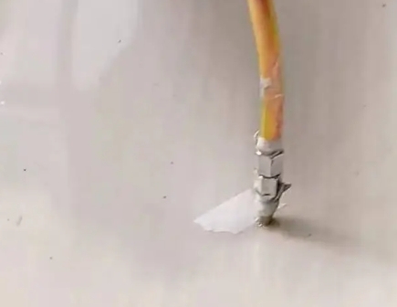 右玉瓷砖空鼓维修公司专业解答在瓷砖铺贴过程中，如果使用的砂料过粗（如全部使用了粗砂），可能会导致以下问题