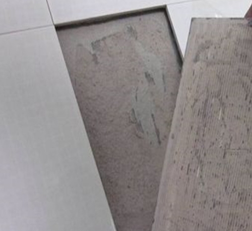右玉瓷砖空鼓维修公司分享瓷砖铺贴时如果打浆（即涂抹在瓷砖背面和基层上的砂浆或瓷砖胶）过少，会带来以下问题